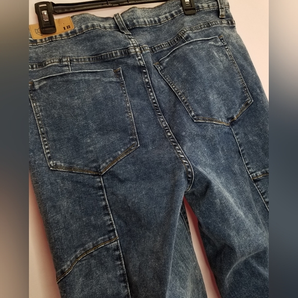 BLUE TURTLE | Medium Blue High Waist Denim Jeans (Size: 18) - Picture 4 of 7